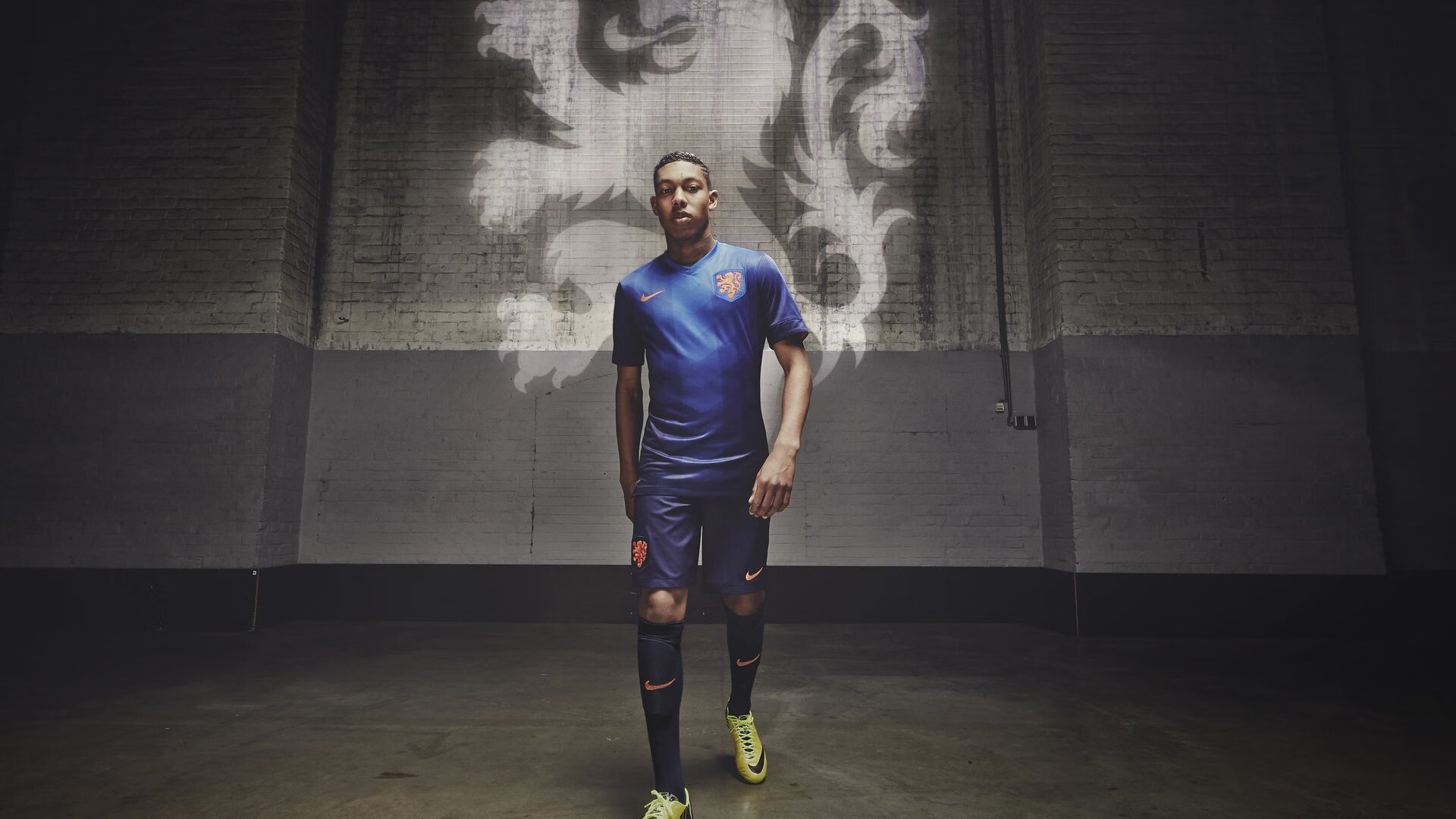 中国足球门将二次反应时间评估,门将二次触球怎么判罚